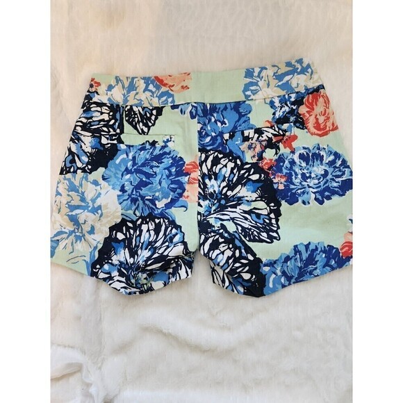 J Crew Floral Shorts stretch with side zip, *missing the eye close* see pic sz 2 - Picture 4 of 7